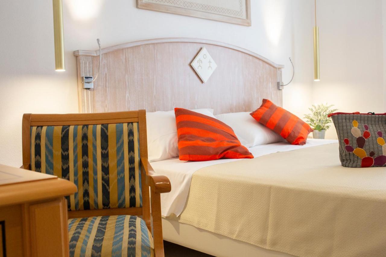 Tabernabe Hotell Tortolì Exteriör bild